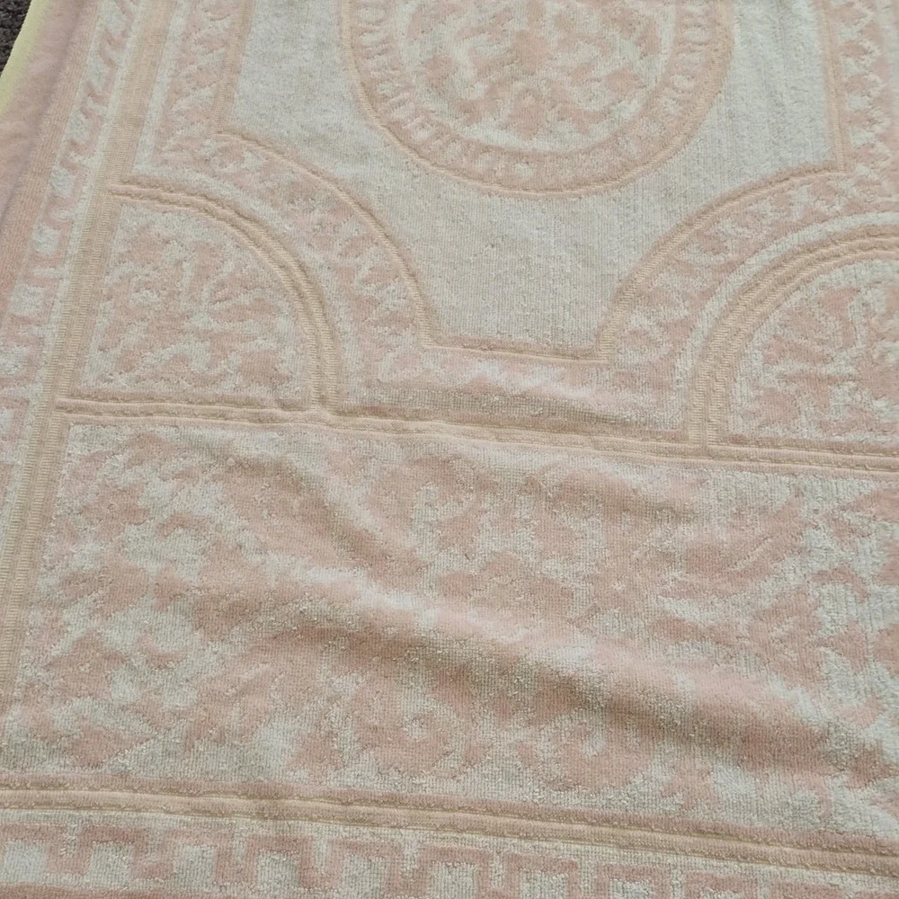 2 Vintage Pink‎ White Floral Bath Towels Stevens Utica MCM 70s Medallion Retro